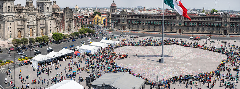 La Flor de Lis más grande del mundo. This is an event in Mexico City where Scouts of Mexico make the largest Scout emblem in the world with aluminium cans. The aluminium is sold and given to charity. March 5, 2023. Photo by Enrique Leon.